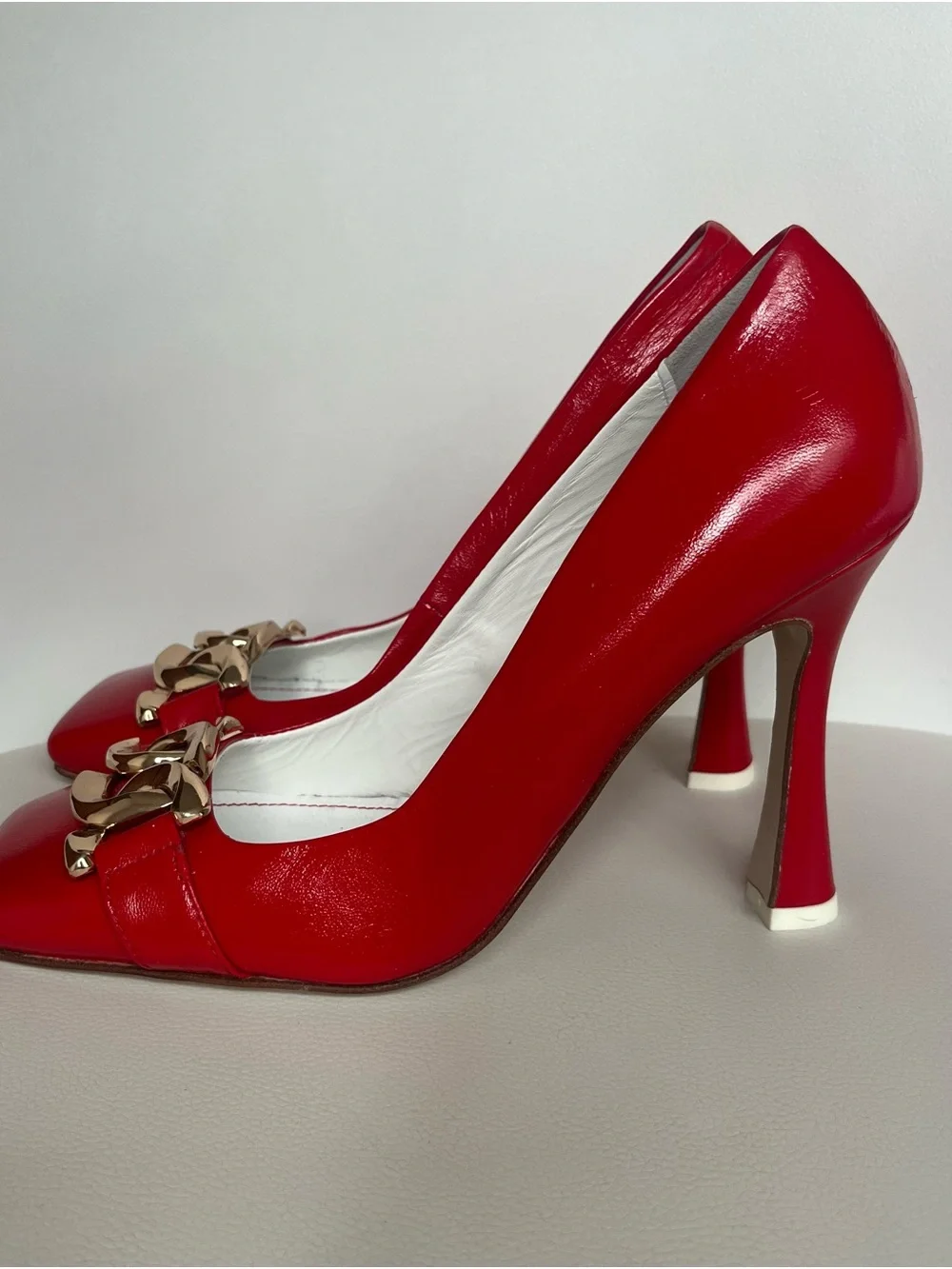 Vero Cuoio Red Patent Pumps with Gold Chain Accent
